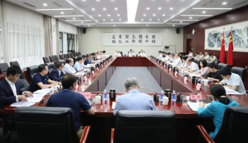 Chinesische Regierung drängt auf PV-Produktionskürzungen, um den Preiswettbewerb einzudämmen-1